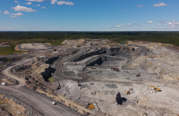 E. Hartikainen, kaivosprojektien suunnittelu, kaivinkoneet ja muu kalusto.